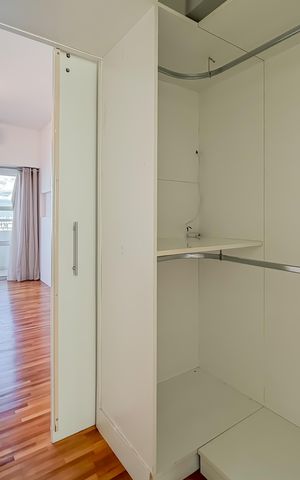 Apartamento à venda com 300m², 4 quartos e 4 vagas Apartamento à venda com 300m², 4 quartos e 4 vagasSuíte Master - Closet 1