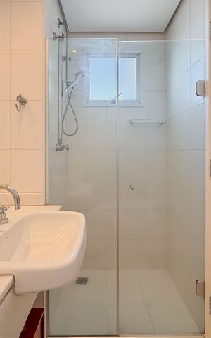 Apartamento à venda com 300m², 4 quartos e 4 vagas Apartamento à venda com 300m², 4 quartos e 4 vagasBanheiro da Suíte 1