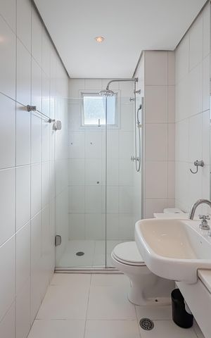 Apartamento à venda com 300m², 4 quartos e 4 vagas Apartamento à venda com 300m², 4 quartos e 4 vagasSuíte Master - Banheiro 1