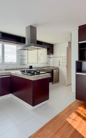 Apartamento à venda com 300m², 4 quartos e 4 vagas Apartamento à venda com 300m², 4 quartos e 4 vagasCozinha