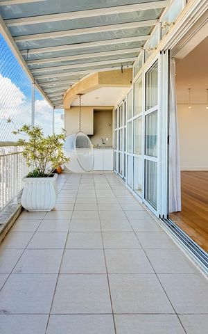 Apartamento à venda com 300m², 4 quartos e 4 vagas Apartamento à venda com 300m², 4 quartos e 4 vagasVaranda Gourmet