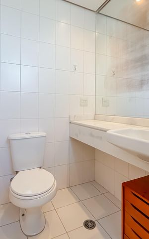 Apartamento à venda com 300m², 4 quartos e 4 vagas Apartamento à venda com 300m², 4 quartos e 4 vagasBanheiro da Suíte 1