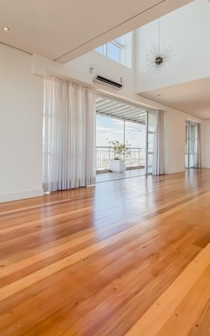 Apartamento à venda com 300m², 4 quartos e 4 vagas Apartamento à venda com 300m², 4 quartos e 4 vagasSala