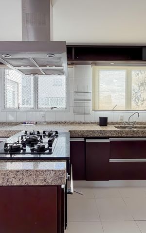 Apartamento à venda com 300m², 4 quartos e 4 vagas Apartamento à venda com 300m², 4 quartos e 4 vagasCozinha