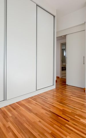 Apartamento à venda com 300m², 4 quartos e 4 vagas Apartamento à venda com 300m², 4 quartos e 4 vagasSuíte Master - Closet 2