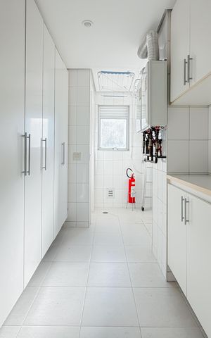 Apartamento à venda com 300m², 4 quartos e 4 vagas Apartamento à venda com 300m², 4 quartos e 4 vagasÁrea de Serviço