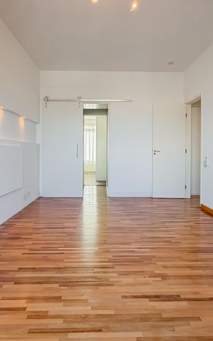 Apartamento à venda com 300m², 4 quartos e 4 vagas Apartamento à venda com 300m², 4 quartos e 4 vagasSuíte Master