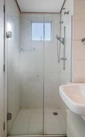 Apartamento à venda com 300m², 4 quartos e 4 vagas Apartamento à venda com 300m², 4 quartos e 4 vagasBanheiro da Suíte 2