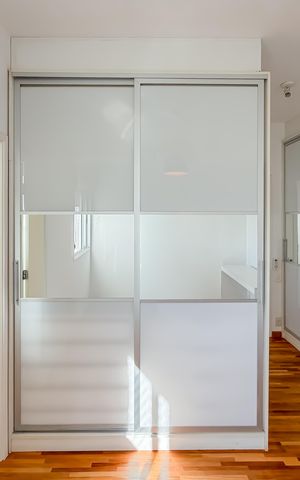 Apartamento à venda com 300m², 4 quartos e 4 vagas Apartamento à venda com 300m², 4 quartos e 4 vagasSuíte 2 - Armários