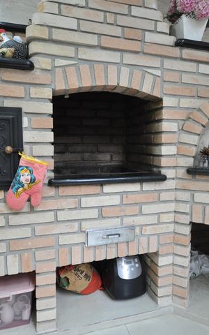 Casa à venda com 260m², 2 quartos e 2 vagasChurrasqueira e forno