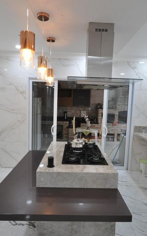 Casa à venda com 260m², 2 quartos e 2 vagasCozinha