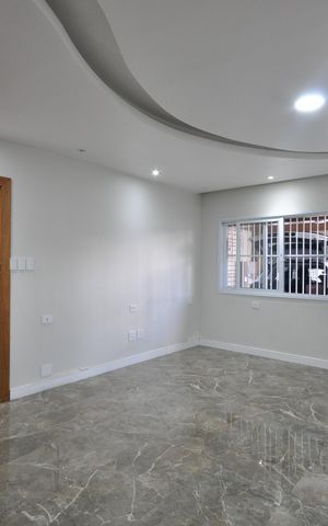 Casa à venda com 260m², 2 quartos e 2 vagasSala