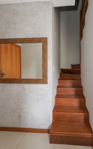 Apartamento para alugar com 81m², 2 quartos e 1 vagaEscada