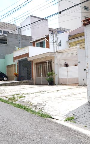 Casa à venda com 160m², 2 quartos e 2 vagasFachada
