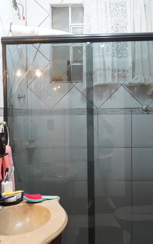 Casa à venda com 160m², 2 quartos e 2 vagasBanheiro