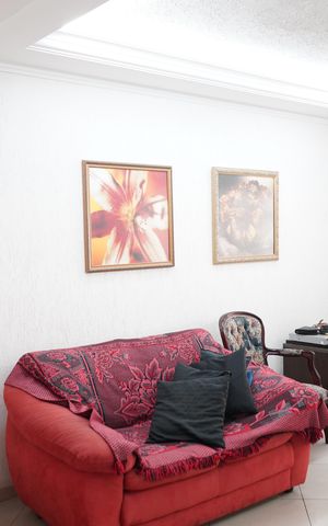 Casa à venda com 160m², 2 quartos e 2 vagasSala