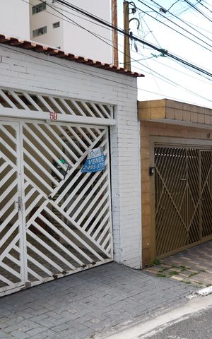 Casa à venda com 160m², 2 quartos e 2 vagasFachada