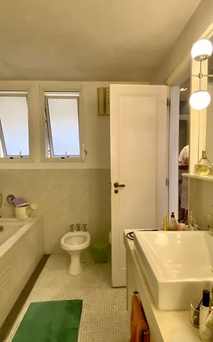 Apartamento à venda com 227m², 3 quartos e 1 vaga Apartamento à venda com 227m², 3 quartos e 1 vagaBanheiro social