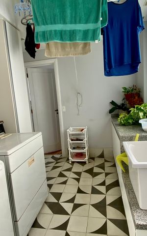 Apartamento à venda com 227m², 3 quartos e 1 vaga Apartamento à venda com 227m², 3 quartos e 1 vagaÁrea de Serviço