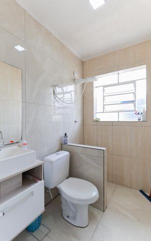 Casa para alugar com 240m², 3 quartos e 2 vagas Casa para alugar com 240m², 3 quartos e 2 vagasBanheiro social