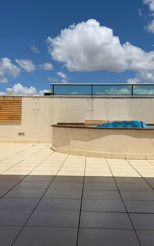 Apartamento à venda com 269m², 4 quartos e 3 vagas Apartamento à venda com 269m², 4 quartos e 3 vagasCob. Privativa - Piscina