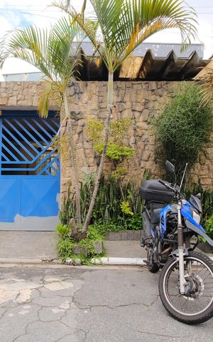 Casa à venda com 200m², 4 quartos e 3 vagasFachada