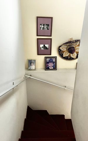 Casa à venda com 80m², 3 quartos e 2 vagasEscada