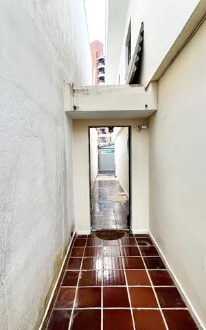 Casa à venda com 80m², 3 quartos e 2 vagasCorredor