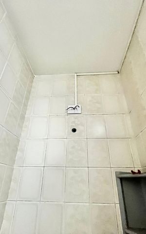 Casa à venda com 80m², 3 quartos e 2 vagasBanheiro