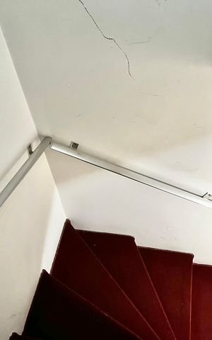 Casa à venda com 80m², 3 quartos e 2 vagasEscada