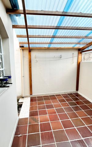 Casa à venda com 80m², 3 quartos e 2 vagasQuintal