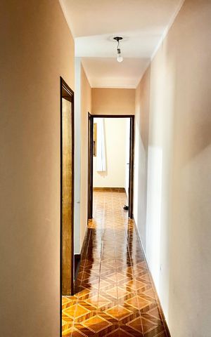 Casa à venda com 80m², 3 quartos e 2 vagasCorredor