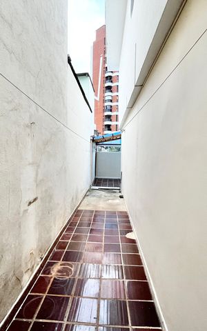Casa à venda com 80m², 3 quartos e 2 vagasCorredor