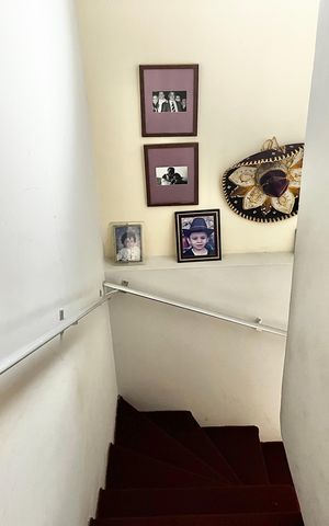Casa à venda com 80m², 3 quartos e 2 vagasEscada