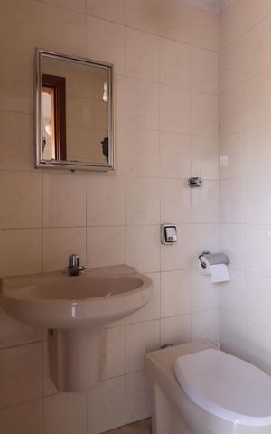Casa para alugar com 285m², 3 quartos e 6 vagasBanheiro de serviço