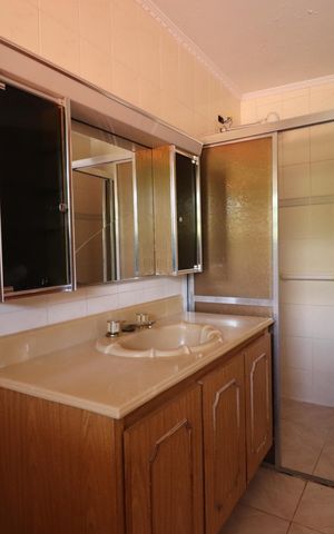 Casa para alugar com 285m², 3 quartos e 6 vagasBanheiro