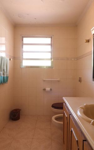 Casa para alugar com 285m², 3 quartos e 6 vagasBanheiro