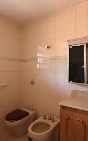 Casa para alugar com 285m², 3 quartos e 6 vagasBanheiro