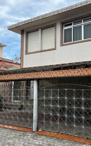 Casa para alugar com 252m², 4 quartos e 3 vagasFachada