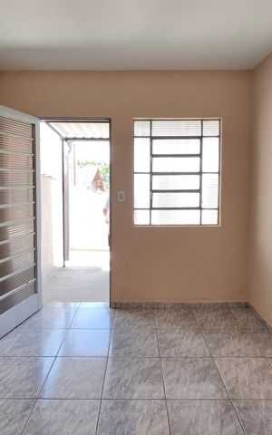 Casa à venda com 298m², 2 quartos e 1 vaga Casa à venda com 298m², 2 quartos e 1 vagaEdícula - Sala