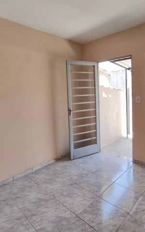 Casa à venda com 298m², 2 quartos e 1 vaga Casa à venda com 298m², 2 quartos e 1 vagaEdícula - Sala