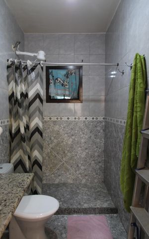 Casa de condomínio à venda com 206m², 4 quartos e 3 vagasBanheiro Social