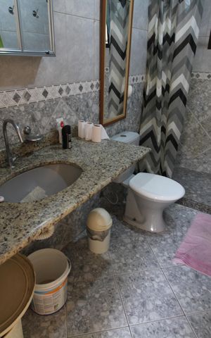 Casa de condomínio à venda com 206m², 4 quartos e 3 vagasBanheiro Social
