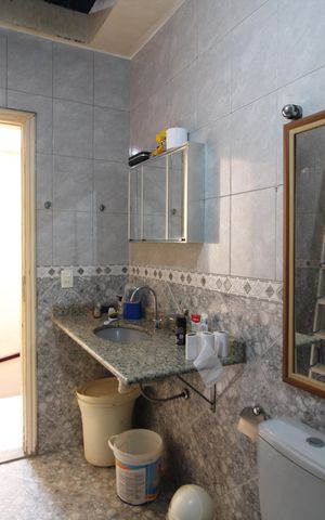 Casa de condomínio à venda com 206m², 4 quartos e 3 vagasBanheiro Social
