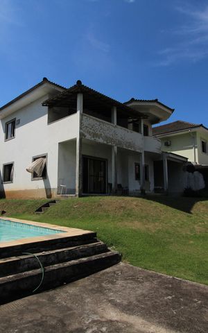 Casa de condomínio à venda com 206m², 4 quartos e 3 vagasFrente