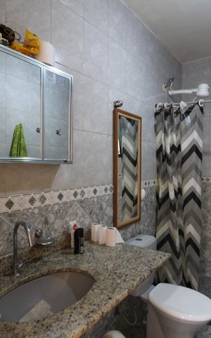 Casa de condomínio à venda com 206m², 4 quartos e 3 vagasBanheiro Social