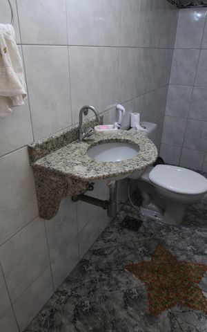 Casa de condomínio à venda com 206m², 4 quartos e 3 vagasLavabo