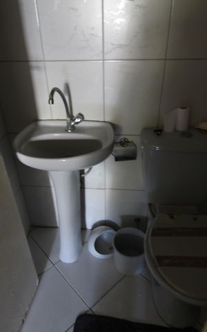 Casa de condomínio à venda com 206m², 4 quartos e 3 vagasBanheiro de Serviço