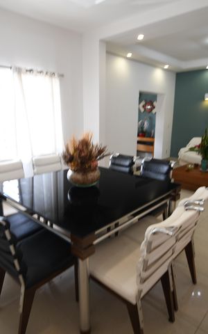 Casa à venda com 190m², 3 quartos e 2 vagasSala