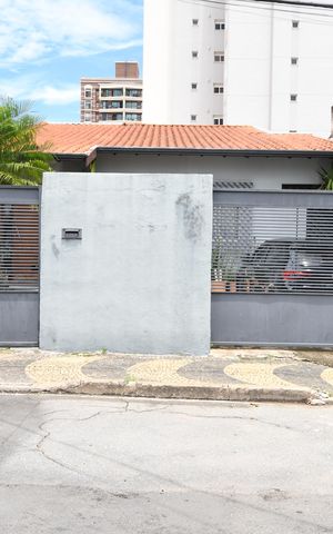 Casa à venda com 190m², 3 quartos e 2 vagasFachada